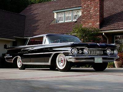 1959 Olds 98 Sport Sedan front